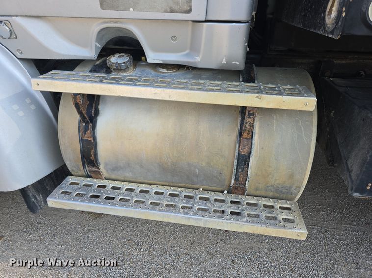 image for item DQ4620 2000 Sterling LT9500 dump truck