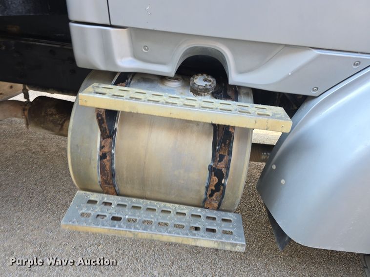 image for item DQ4620 2000 Sterling LT9500 dump truck