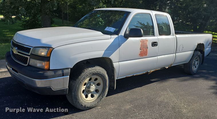 image for item DQ5155 2006 Chevrolet Silverado 1500 Ext. Cab pickup truck