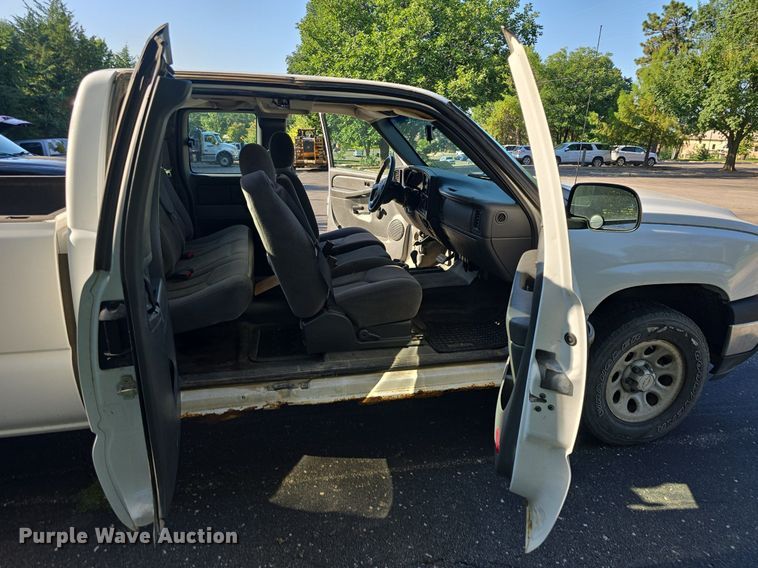 image for item DQ5155 2006 Chevrolet Silverado 1500 Ext. Cab pickup truck