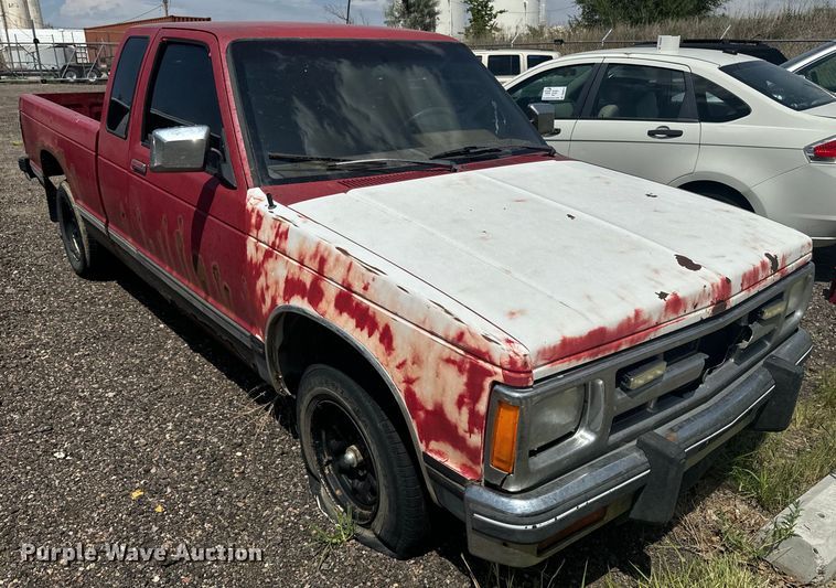 image for item DQ6952 1987 Chevrolet  S10 Ext. Cab pickup truck