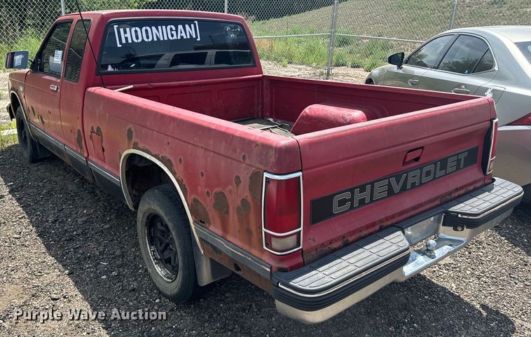 image for item DQ6952 1987 Chevrolet  S10 Ext. Cab pickup truck