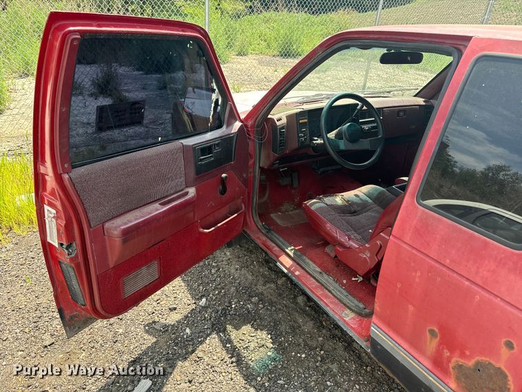 image for item DQ6952 1987 Chevrolet  S10 Ext. Cab pickup truck