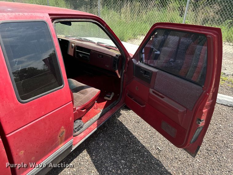 image for item DQ6952 1987 Chevrolet  S10 Ext. Cab pickup truck