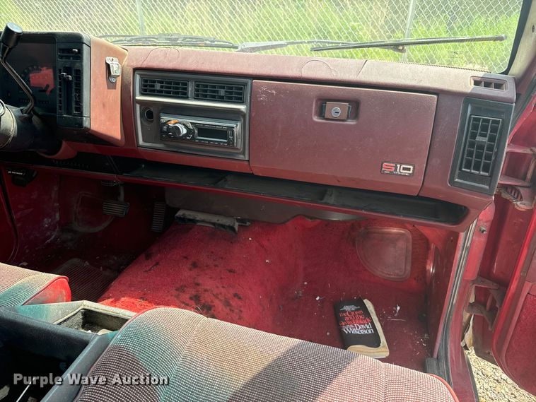 image for item DQ6952 1987 Chevrolet  S10 Ext. Cab pickup truck