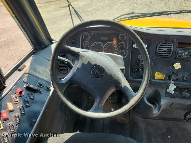 image for item DR4443 2008 Thomas Built Saf-T-Liner C2 school bus