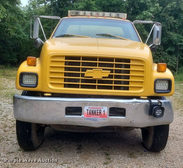 image for item DR4958 2000 Chevrolet C7500 tanker fire truck