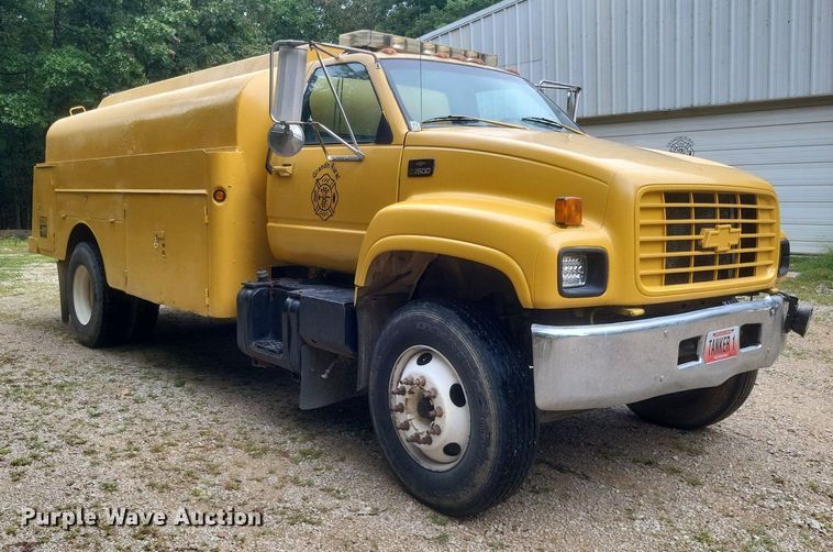 image for item DR4958 2000 Chevrolet C7500 tanker fire truck