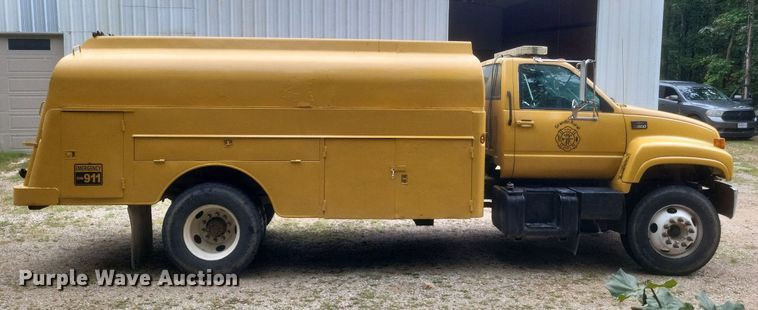 image for item DR4958 2000 Chevrolet C7500 tanker fire truck