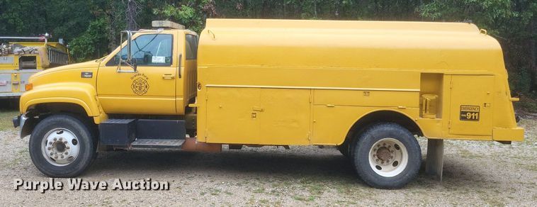 image for item DR4958 2000 Chevrolet C7500 tanker fire truck