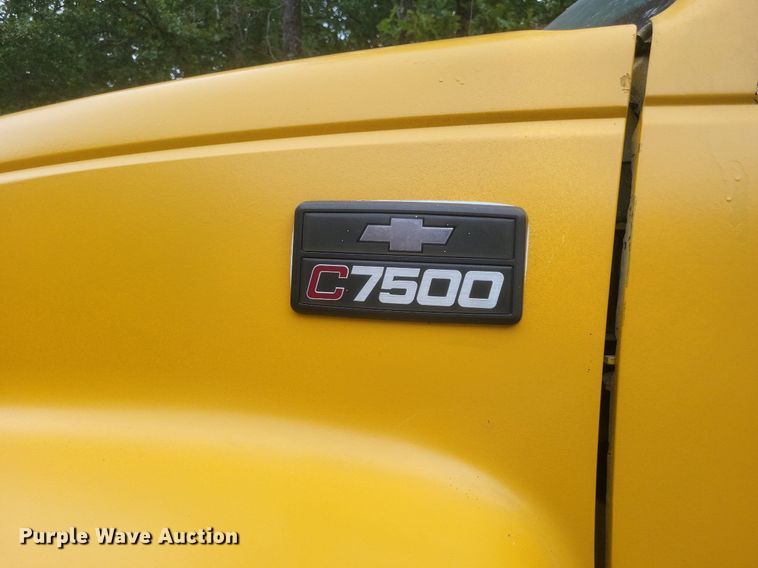 image for item DR4958 2000 Chevrolet C7500 tanker fire truck