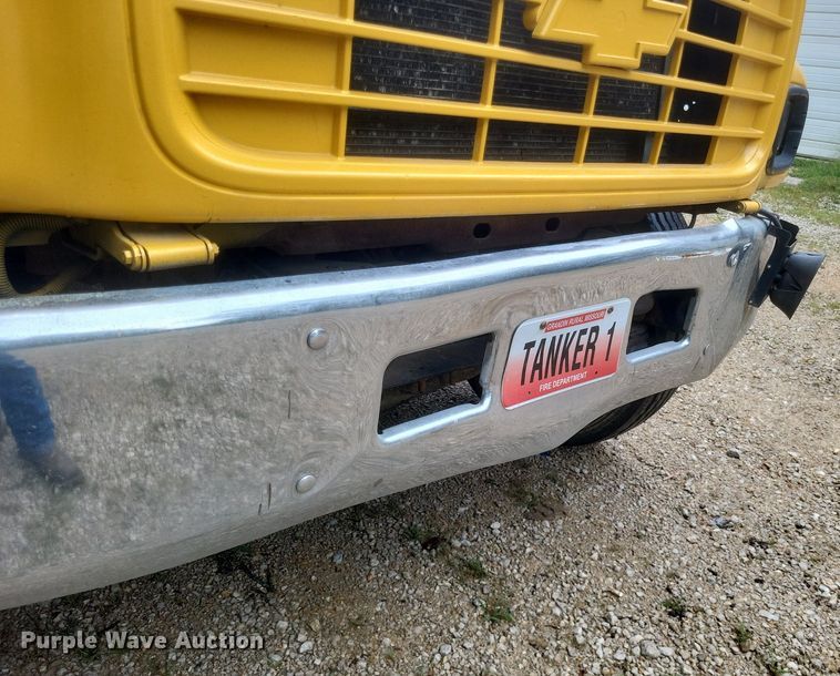 image for item DR4958 2000 Chevrolet C7500 tanker fire truck
