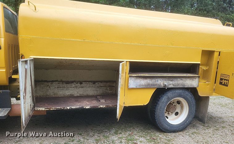 image for item DR4958 2000 Chevrolet C7500 tanker fire truck