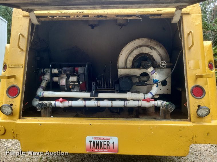 image for item DR4958 2000 Chevrolet C7500 tanker fire truck