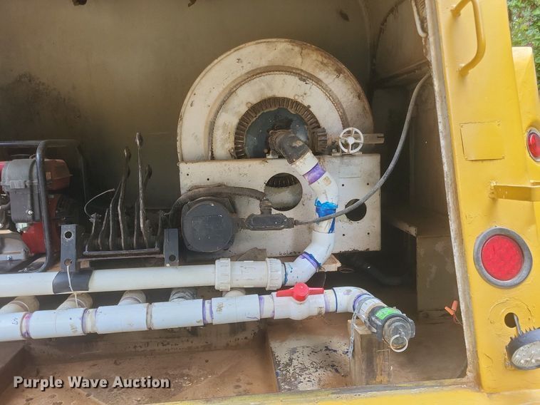 image for item DR4958 2000 Chevrolet C7500 tanker fire truck