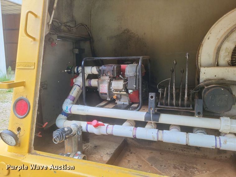 image for item DR4958 2000 Chevrolet C7500 tanker fire truck