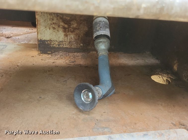 image for item DR4958 2000 Chevrolet C7500 tanker fire truck