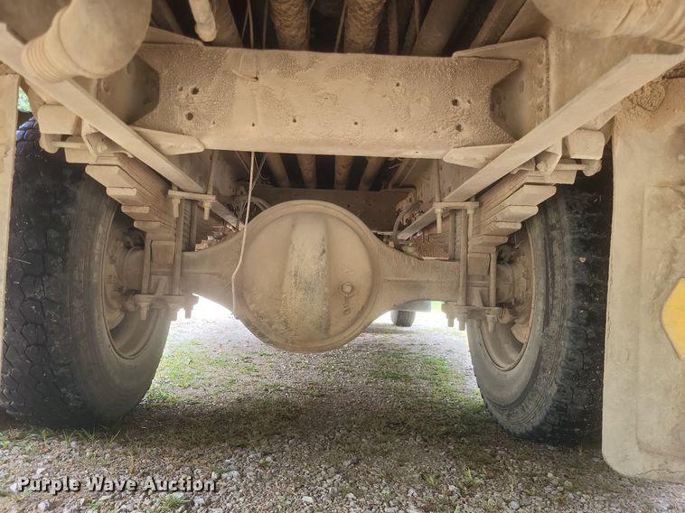 image for item DR4958 2000 Chevrolet C7500 tanker fire truck