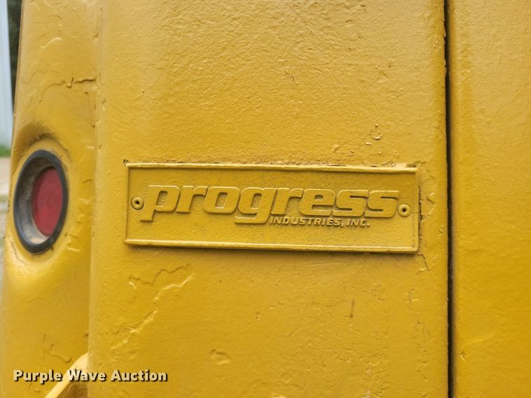 image for item DR4958 2000 Chevrolet C7500 tanker fire truck