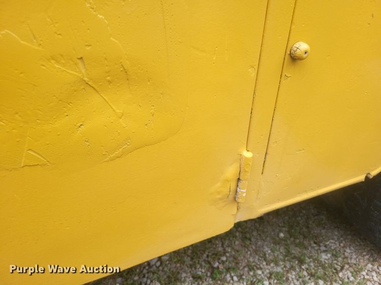 image for item DR4958 2000 Chevrolet C7500 tanker fire truck