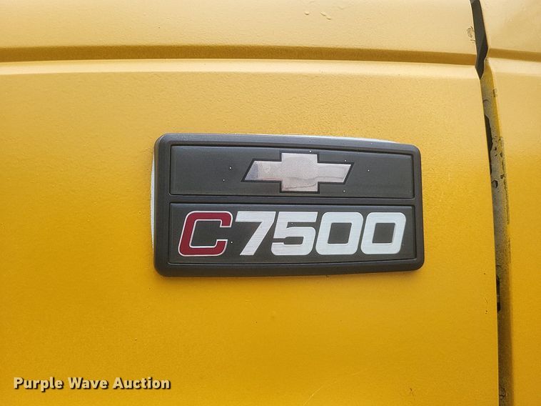 image for item DR4958 2000 Chevrolet C7500 tanker fire truck