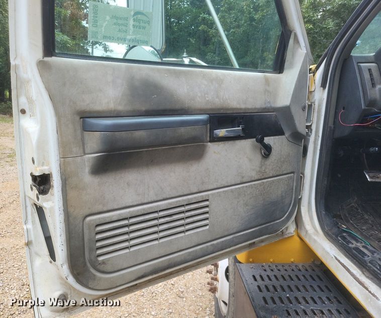 image for item DR4958 2000 Chevrolet C7500 tanker fire truck