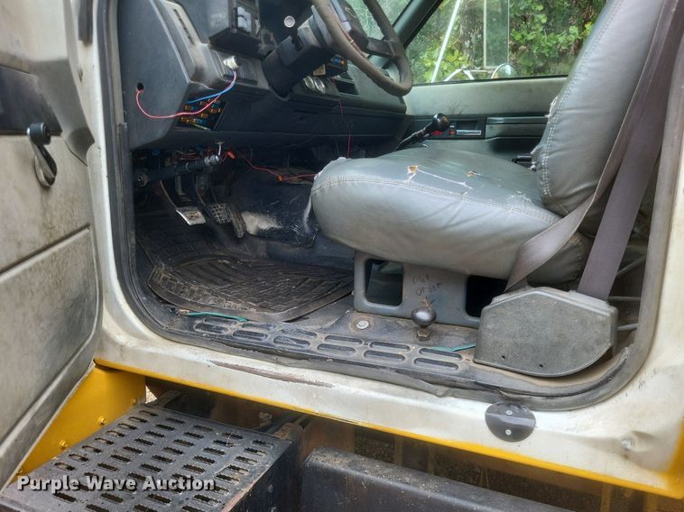 image for item DR4958 2000 Chevrolet C7500 tanker fire truck