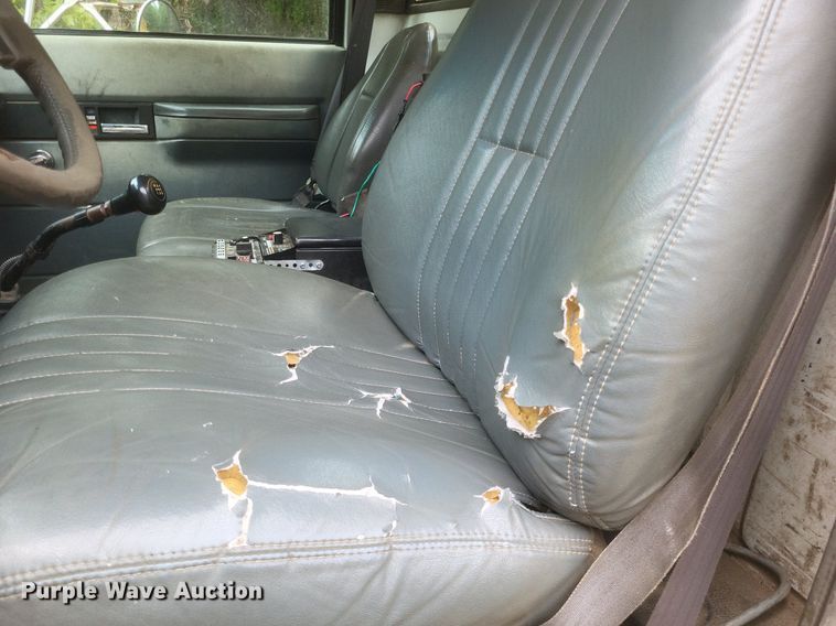 image for item DR4958 2000 Chevrolet C7500 tanker fire truck