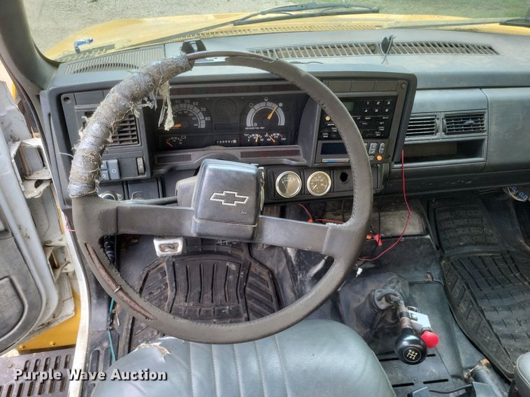 image for item DR4958 2000 Chevrolet C7500 tanker fire truck