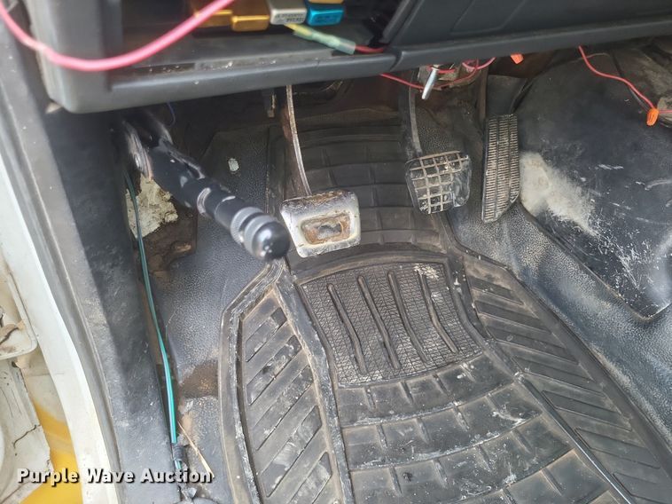 image for item DR4958 2000 Chevrolet C7500 tanker fire truck