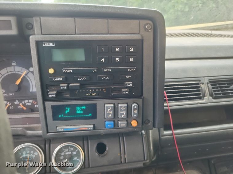 image for item DR4958 2000 Chevrolet C7500 tanker fire truck