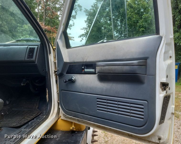 image for item DR4958 2000 Chevrolet C7500 tanker fire truck