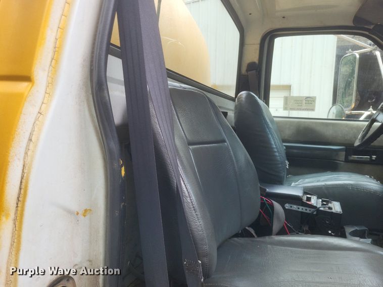 image for item DR4958 2000 Chevrolet C7500 tanker fire truck