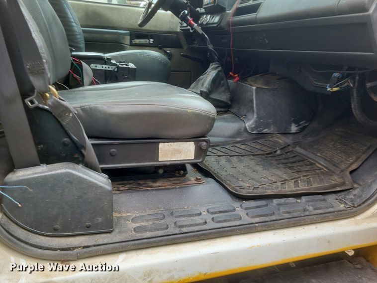 image for item DR4958 2000 Chevrolet C7500 tanker fire truck