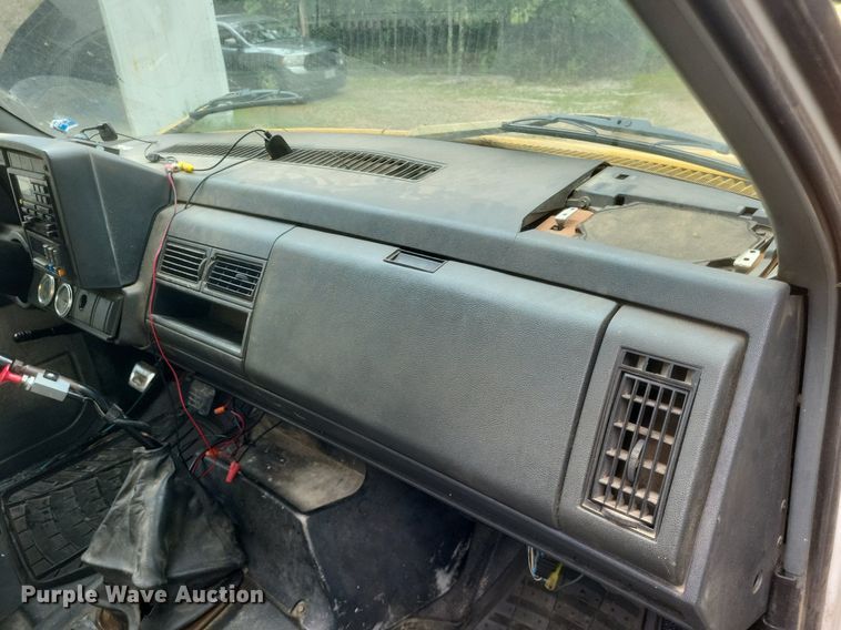 image for item DR4958 2000 Chevrolet C7500 tanker fire truck