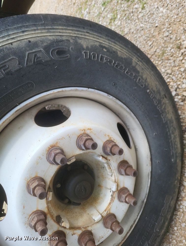 image for item DR4958 2000 Chevrolet C7500 tanker fire truck