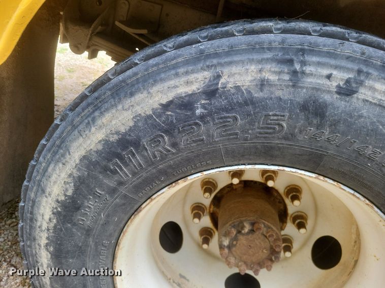 image for item DR4958 2000 Chevrolet C7500 tanker fire truck