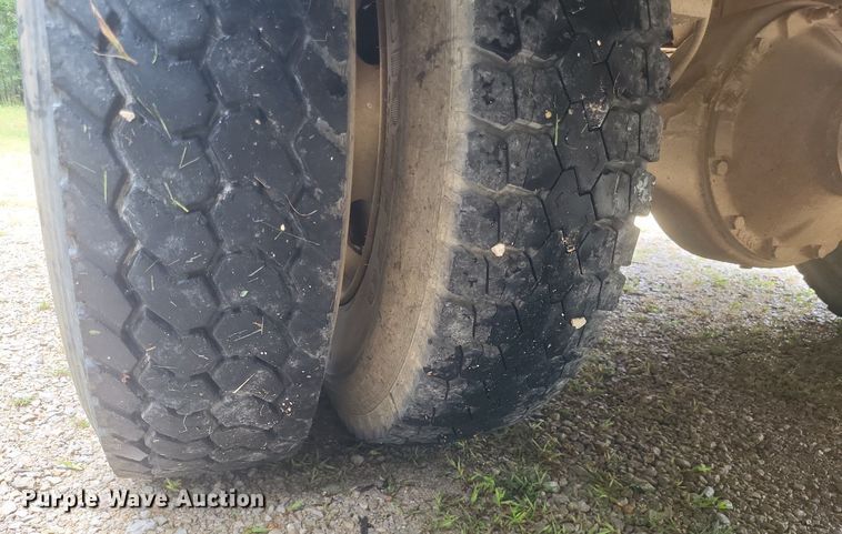 image for item DR4958 2000 Chevrolet C7500 tanker fire truck