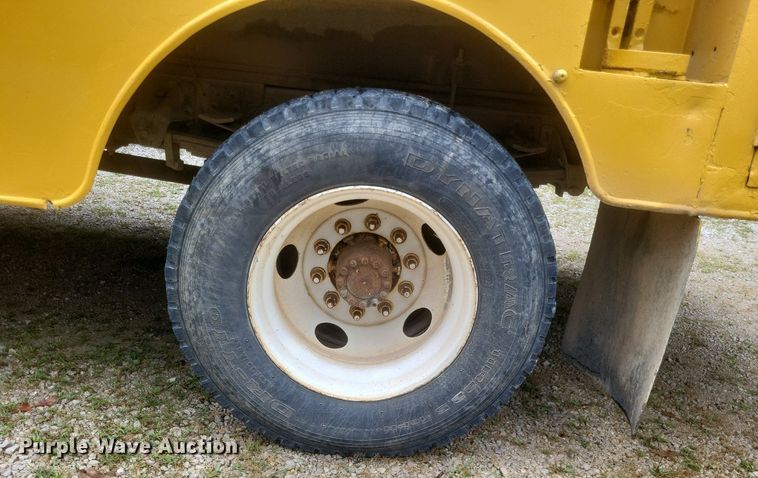 image for item DR4958 2000 Chevrolet C7500 tanker fire truck