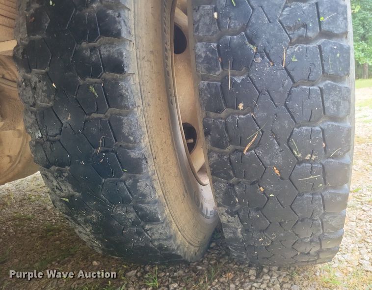 image for item DR4958 2000 Chevrolet C7500 tanker fire truck