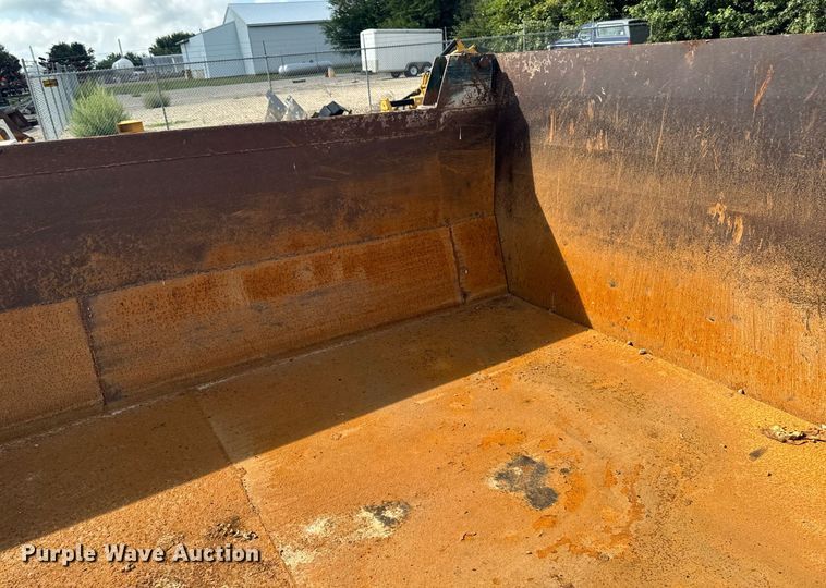 image for item DW2285 Henderson XD X 16X36 dump bed