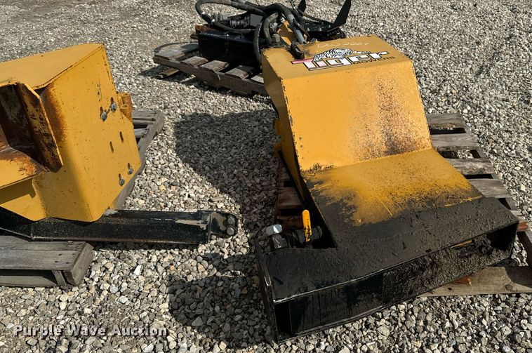 image for item DW2287 Tiger side boom rotary mower