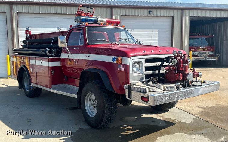 image for item DX1056 1976 Dodge W600 pumper fire truck