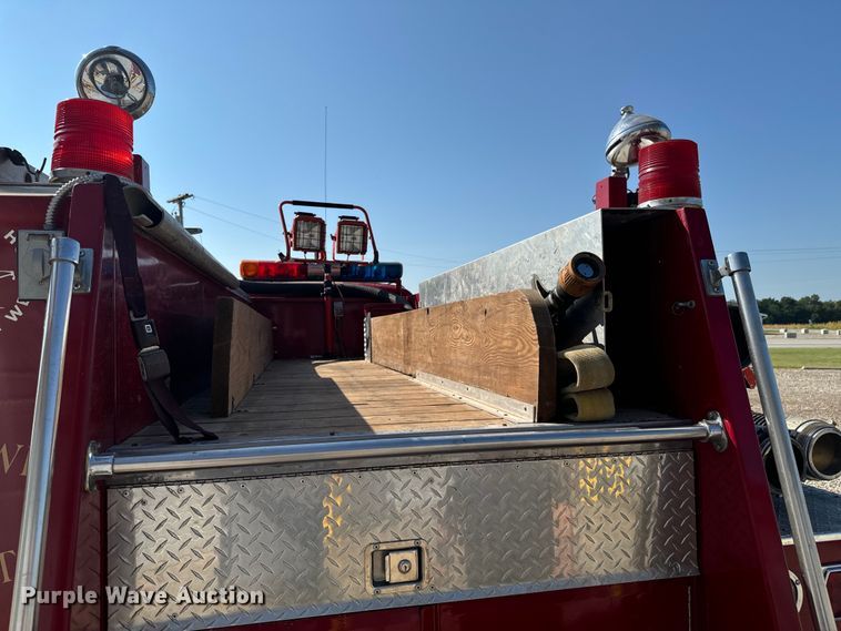 image for item DX1056 1976 Dodge W600 pumper fire truck