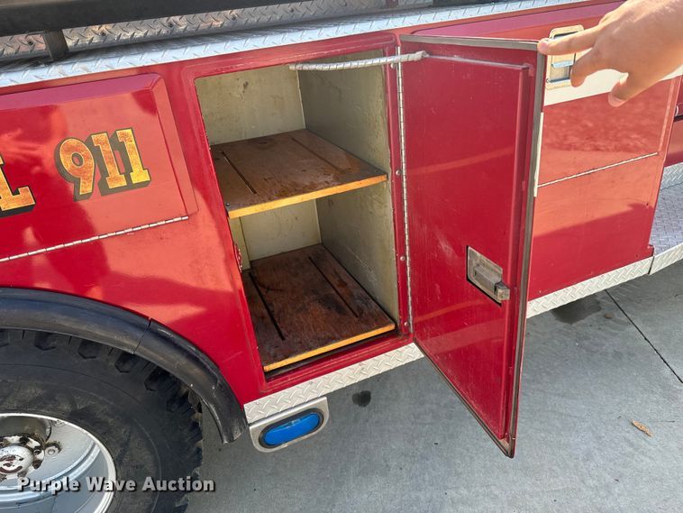 image for item DX1056 1976 Dodge W600 pumper fire truck