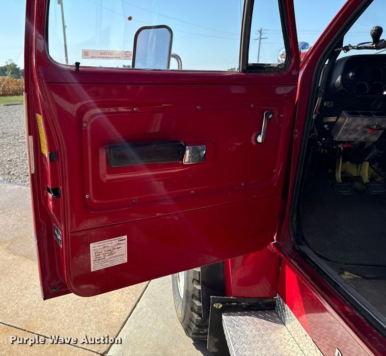 image for item DX1056 1976 Dodge W600 pumper fire truck