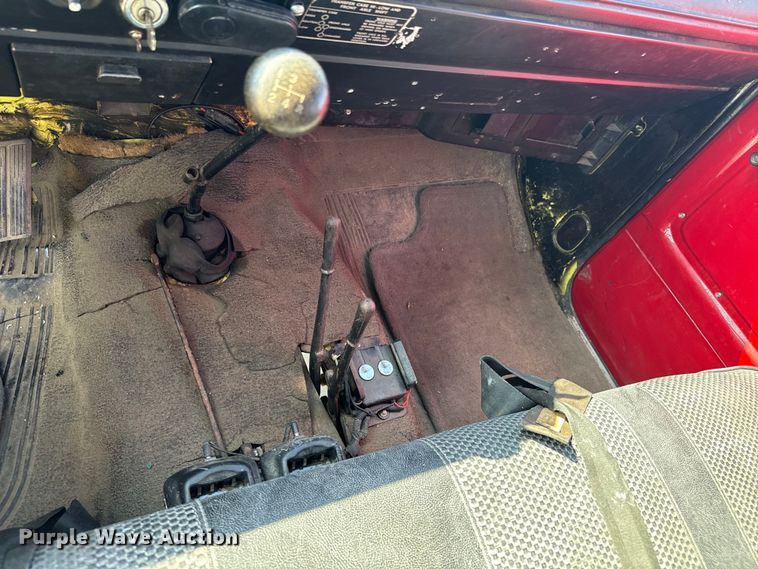 image for item DX1056 1976 Dodge W600 pumper fire truck