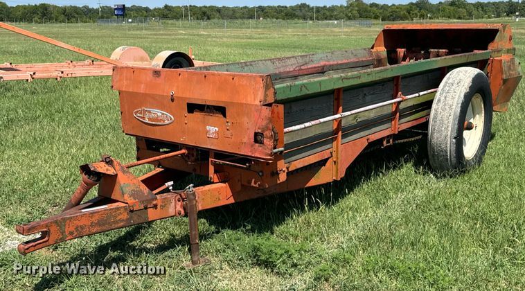 image for item DX1058 AVCO New Idea manure spreader