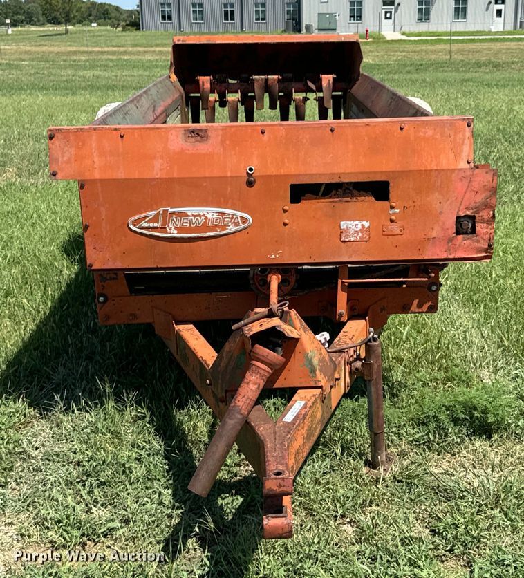 image for item DX1058 AVCO New Idea manure spreader