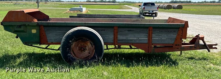 image for item DX1058 AVCO New Idea manure spreader